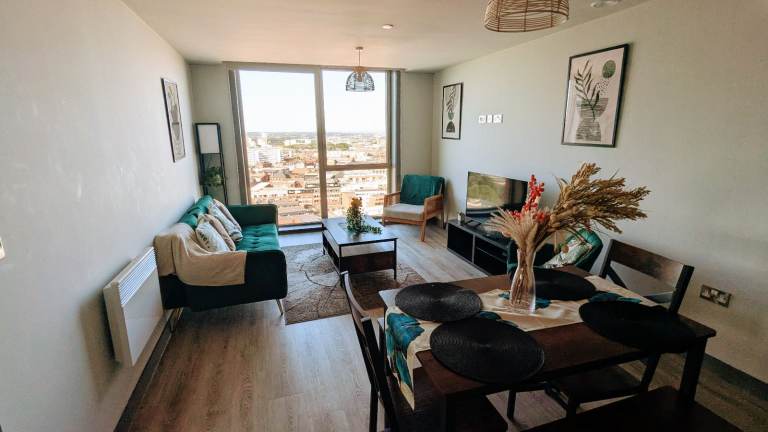 2 Bed, 2 Bath Flat with Stunning Views near Centre of Birmingham