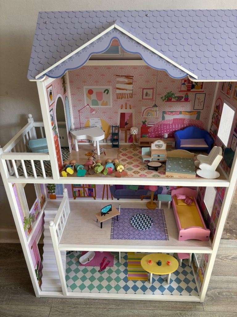 Dolls house and accessories 