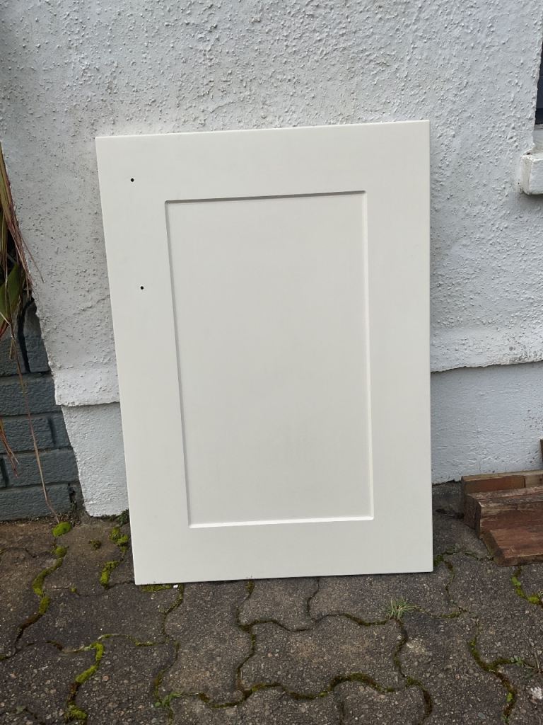 B&Q IT Shaker Kitchen Door Cream / Ivory 40cm x 71cm GC