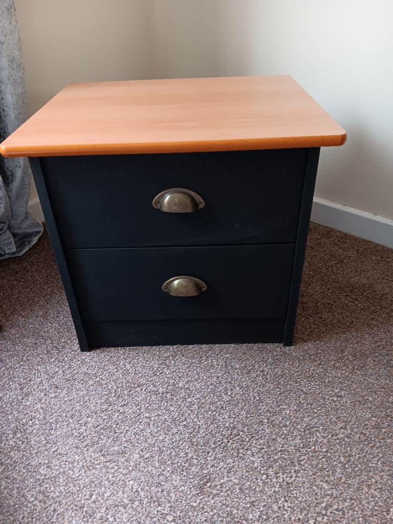 Bedside cabinets 