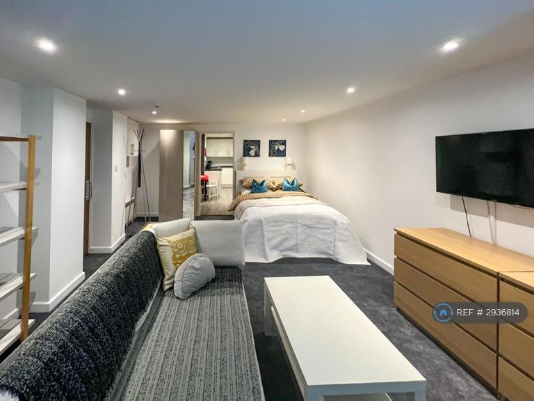 1 bedroom flat in Landport Terrace, Portsmouth, PO1 (1 bed) (#2936814)