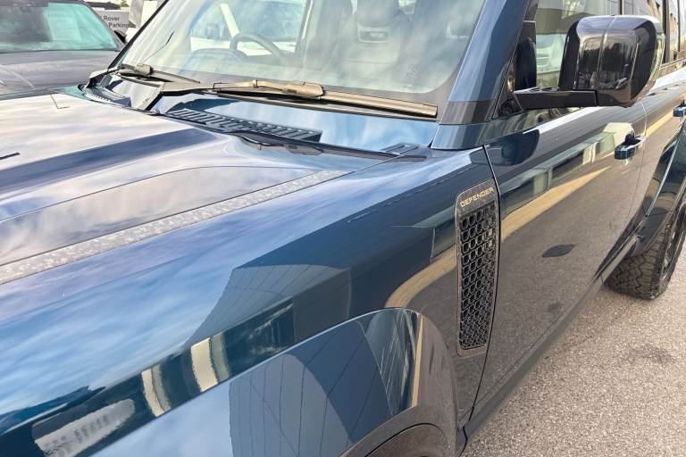 2025 Land Rover Defender 110 4.4 P635 V8 MHEV OCTA Auto 4WD Euro 6 (s/s) 5dr SUV Automatic