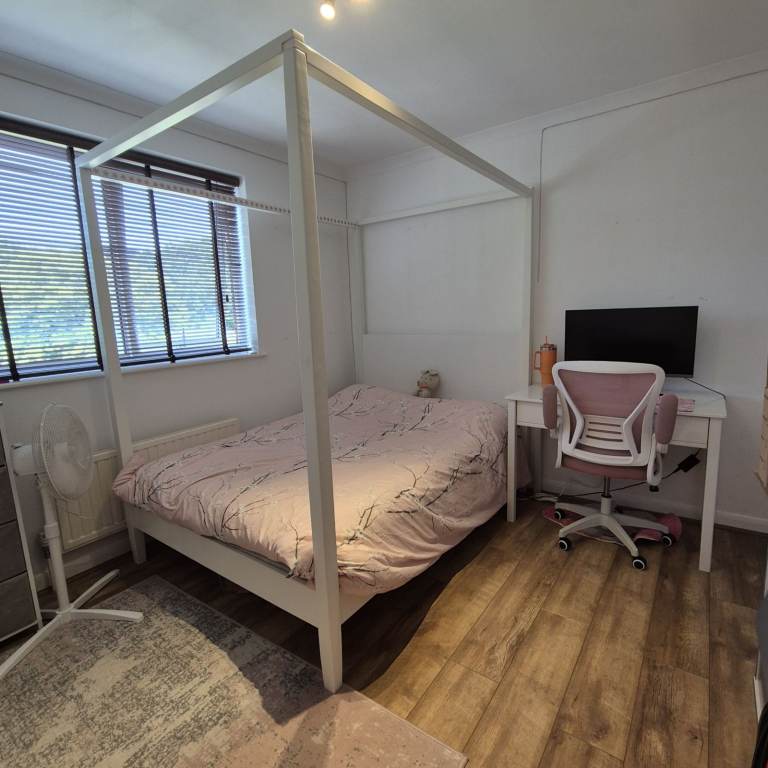 Perfect 3 bedroom house for long term rent located near tube in Walthamstow!