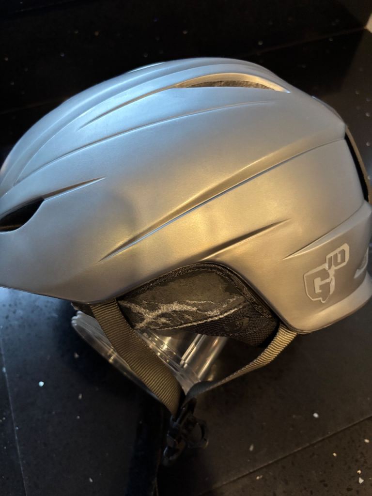 Giro G10 ski helmet size medium 