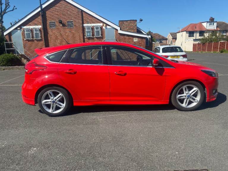 FORD FOCUS  1.0t  ZETEC S  IN LOVELY CONDITION  NEW BELTS NEW CLUTCH NEW SERVICE  NEW MOT