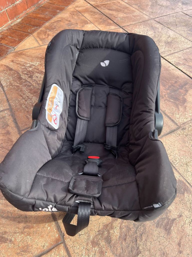 Baby car seat in excellent condition 