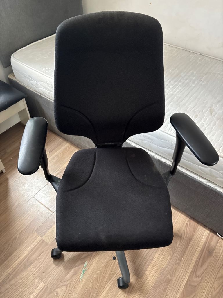 Black Office Chair with Armrests – Fair Condition