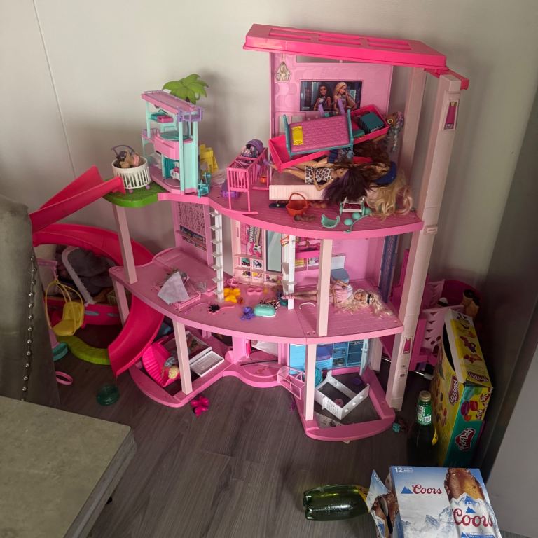 Barbie house with accessories 