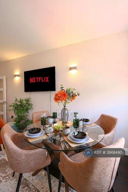 2 bedroom flat in Brighton, Brighton, BN1 (2 bed) (#2668490)