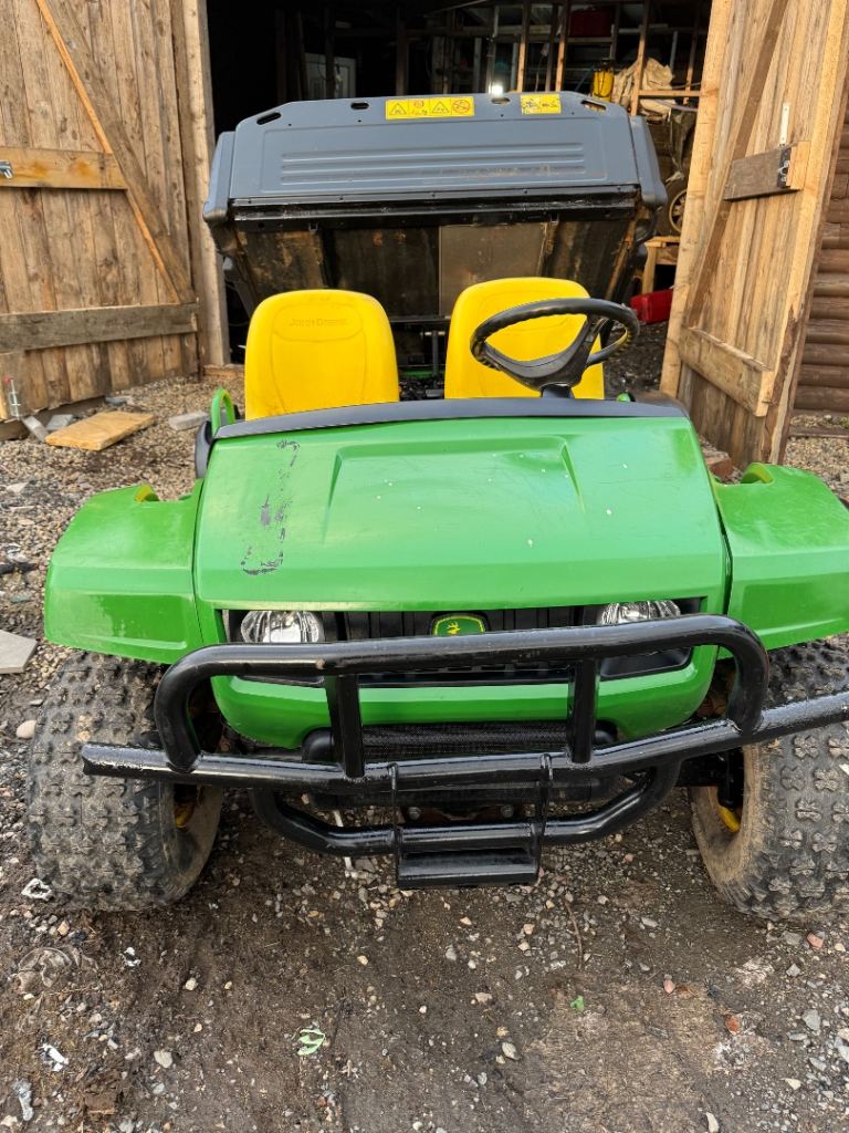 6 wheeler John Deere gator