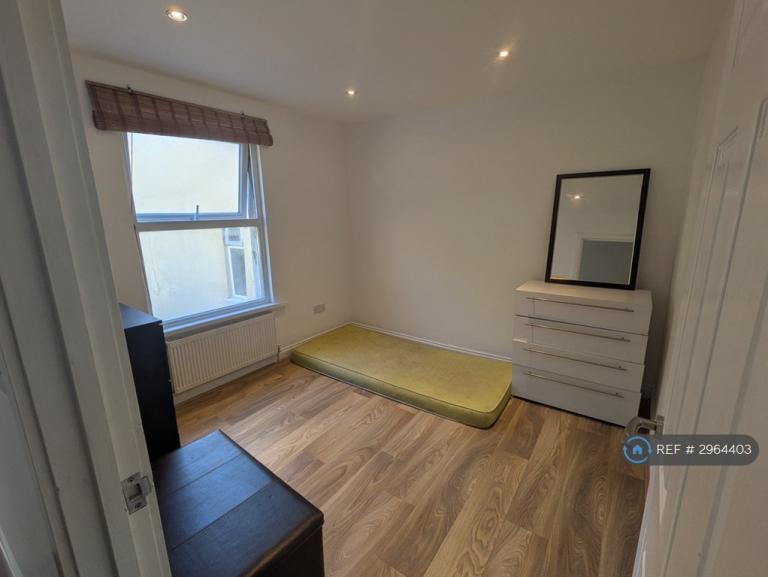 1 bedroom in Elmdene Road, London, SE18 (#2964403)