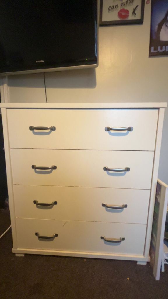 White Chest of drawers 