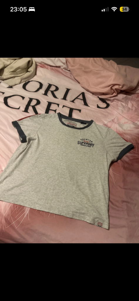 Woman’s Superdry T-shirt 