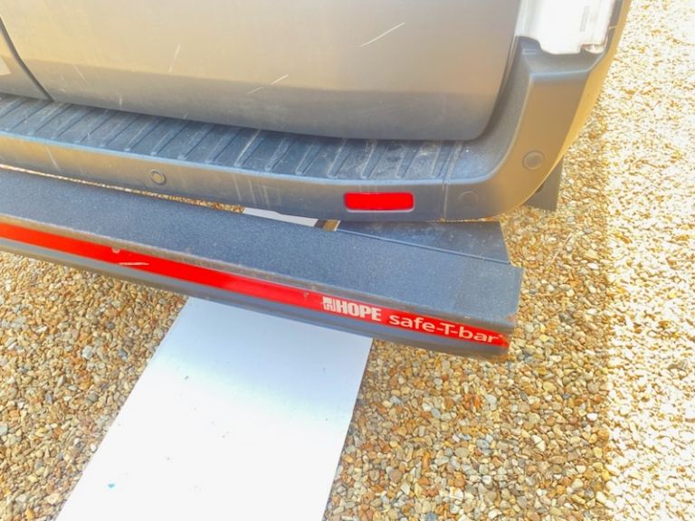 Rear step bumper bar