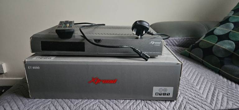 Digital satellite/cable receiver for HD TV Recorder