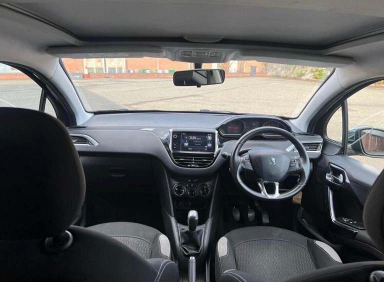 2014 Peugeot 208 1.2 VTi Style 3dr HATCHBACK PETROL Manual