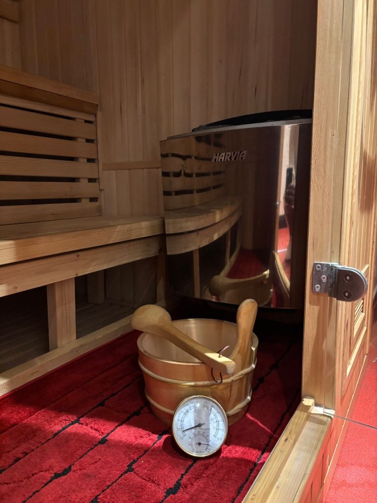 Fast sale 4 person sauna