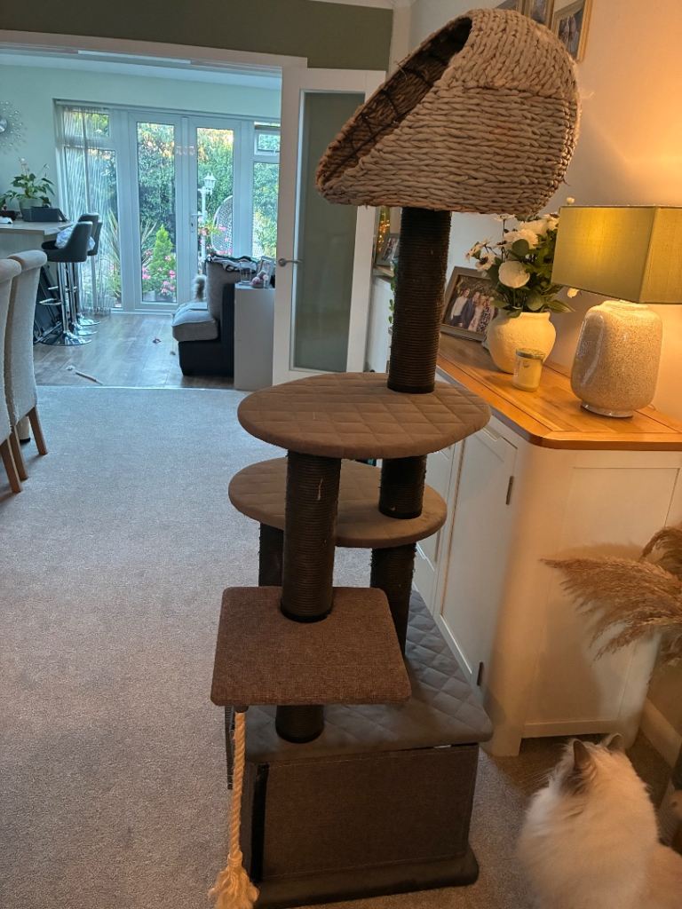 Cat tree