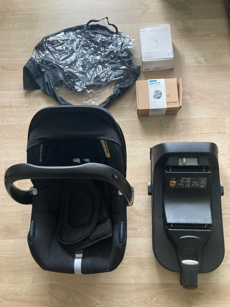 Maxi-Cosi CabrioFix i-Size Baby Car Seat and ISOFIX Base, Authentic Black + Accessories - USED.