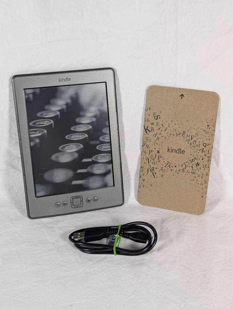 Kindle 4th Generation (Model D01100) 6" e-ink e-book e-reader tablet buttons 2GB