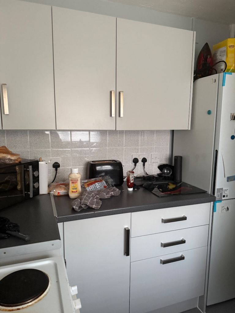 Small 2 bed first floor maisonette, mitcham