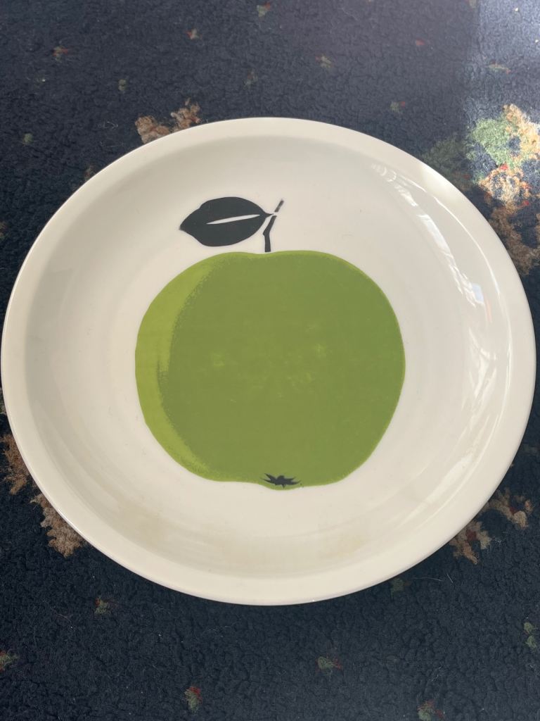 Vintage decorative plates x 2 