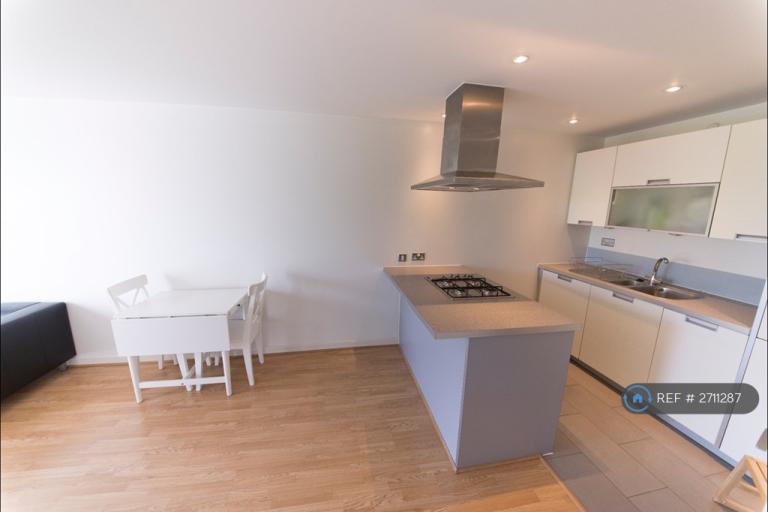1 bedroom flat in Douglas Path, London, E14 (1 bed) (#2711287)