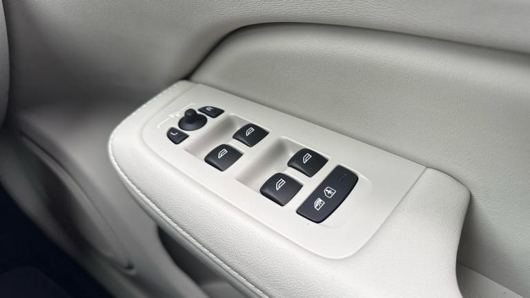 2025 Volvo V60 Plus, B4 Mild hybrid, Petrol, Dark ESTATE Petrol/Electric Hybrid Automatic