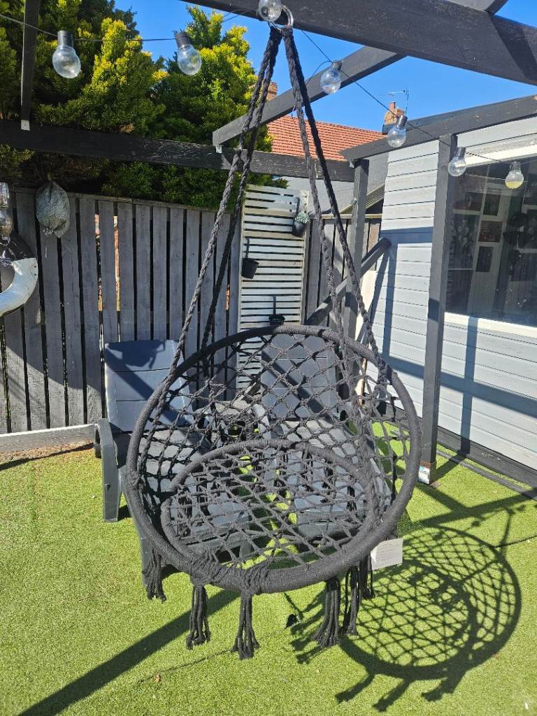 Black hanging chair 