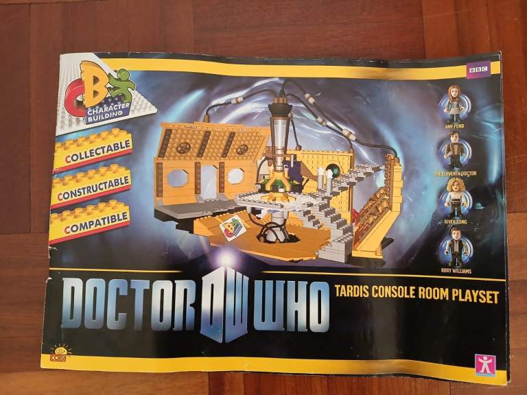 Dr Who character building 11th Doctor console room set