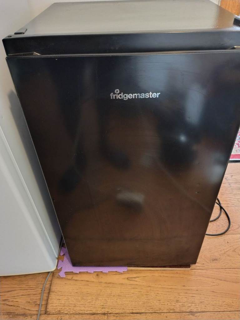 FREE Fridgemaster Black Freestanding Fridge – Good Condition