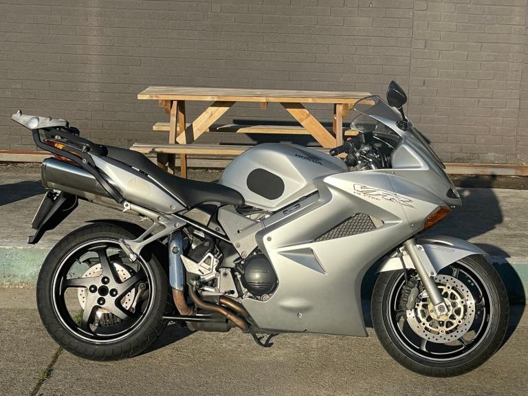 Honda VFR800 V-Tec VFR 800 VFR800-2 in silver 2002