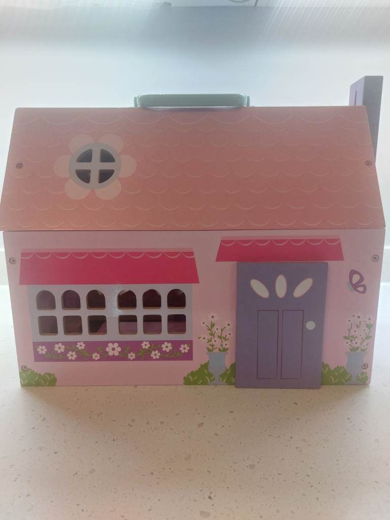 TOYS R US. WOODEN DOLLS HOUSE 