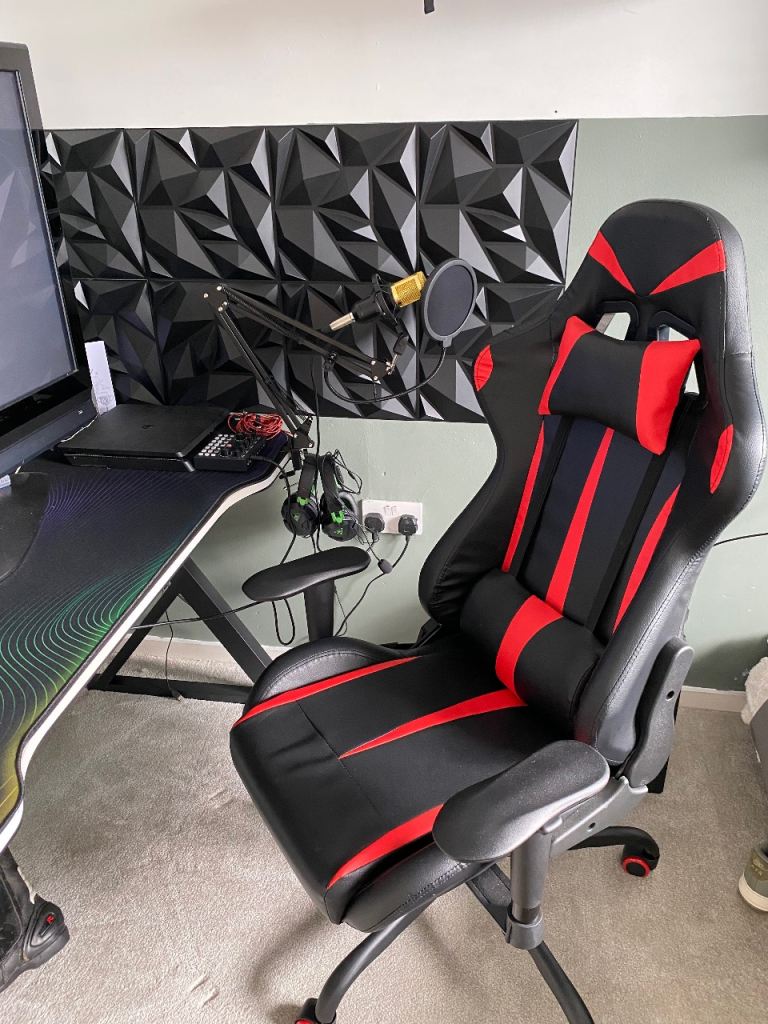 Black and Red Gaming Chair - brand new !