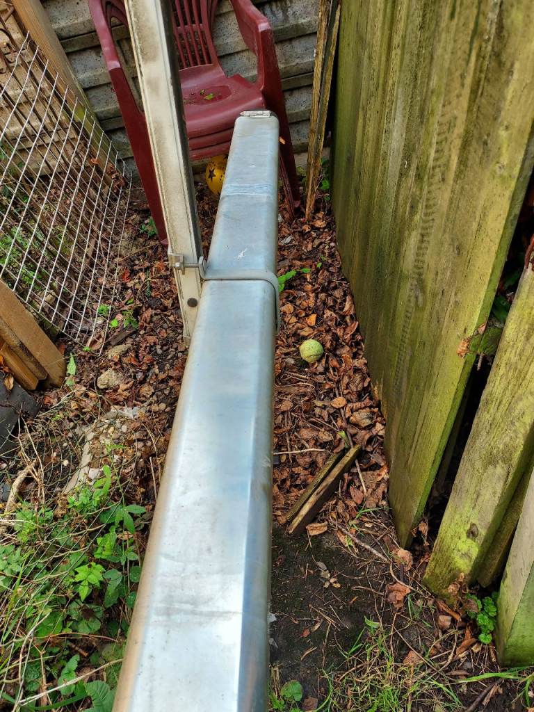 Van Ergo Rack and pipe holder with fixing