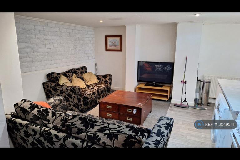 1 bedroom in Beechwood View, Leeds, LS4 (#3049541)