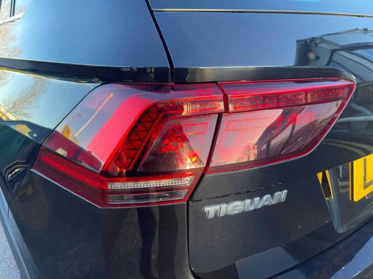 2020 Volkswagen Tiguan 1.5 TSI EVO R-Line Tech DSG Euro 6 (s/s) 5dr ESTATE Petrol Automatic