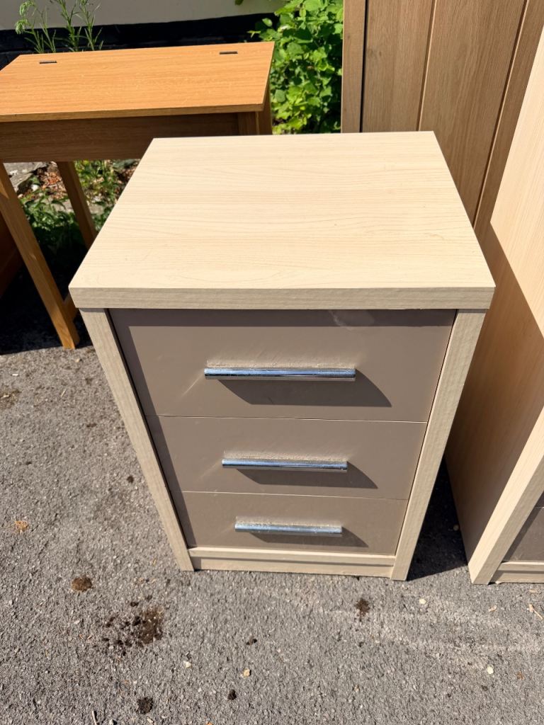 3 drawer filing cabinet – Wood effect and Brown