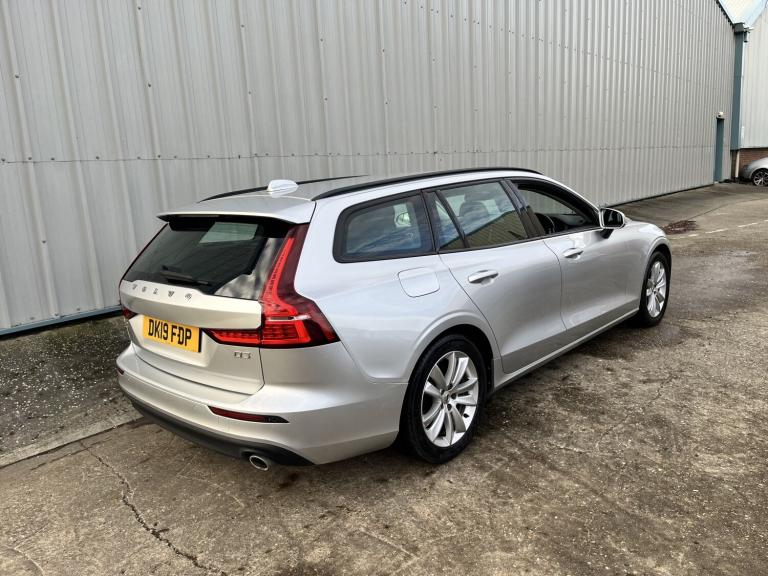 VOLVO V60 2.0 Momentum Plus D3 Silver Manual Diesel 2019