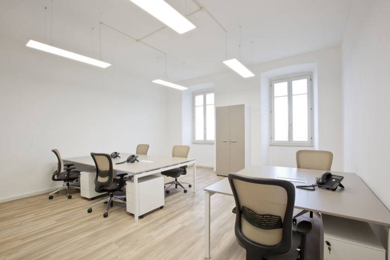 Chippenham - SN14 0GT \ Spacious Office for Up to 15 Workstations