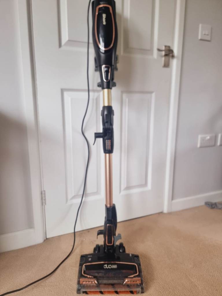 Shark Corded Stick Vacuum Cleaner – HV390UKT (Rose Gold)  £55