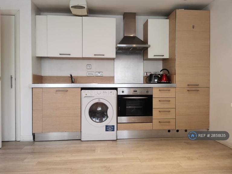 2 bedroom flat in Base, Sheffield, S1 (2 bed) (#2851835)