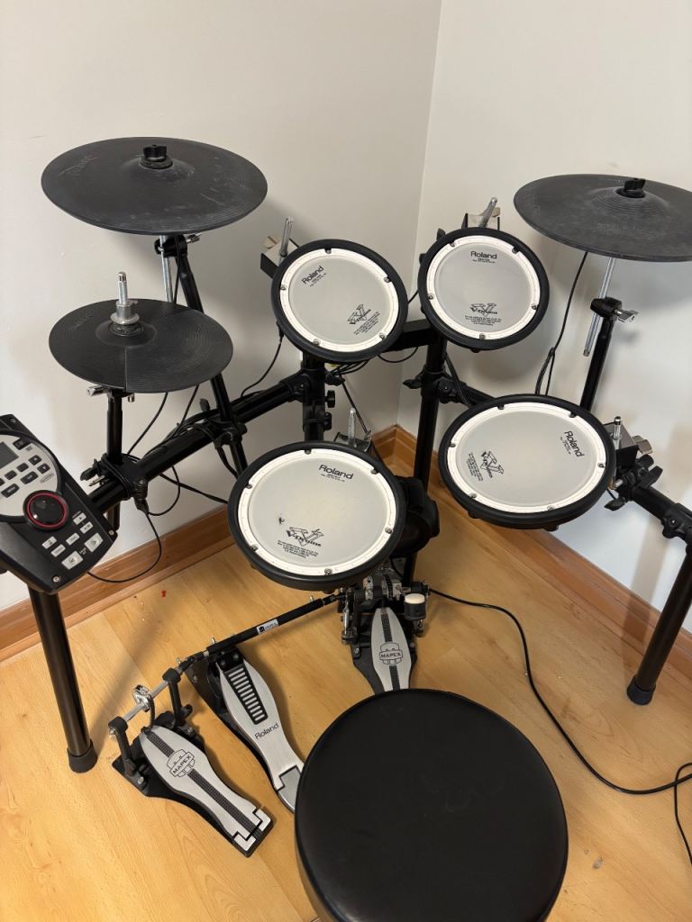 Roland td11 drum kit with mesh pads