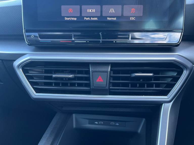  SEAT Leon Estate 1.5 Etsi Mhev Fr Estate 5dr Petrol Hybrid Dsg Euro 6 s/s 150