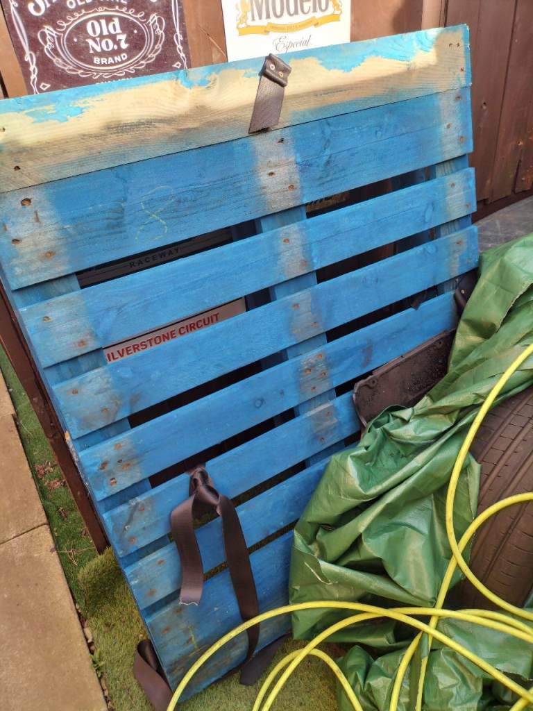 Wooden pallet free to take away 
