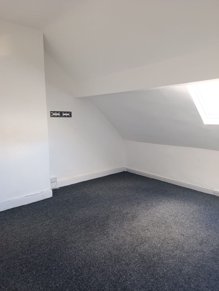 Rooms Available in HMO 