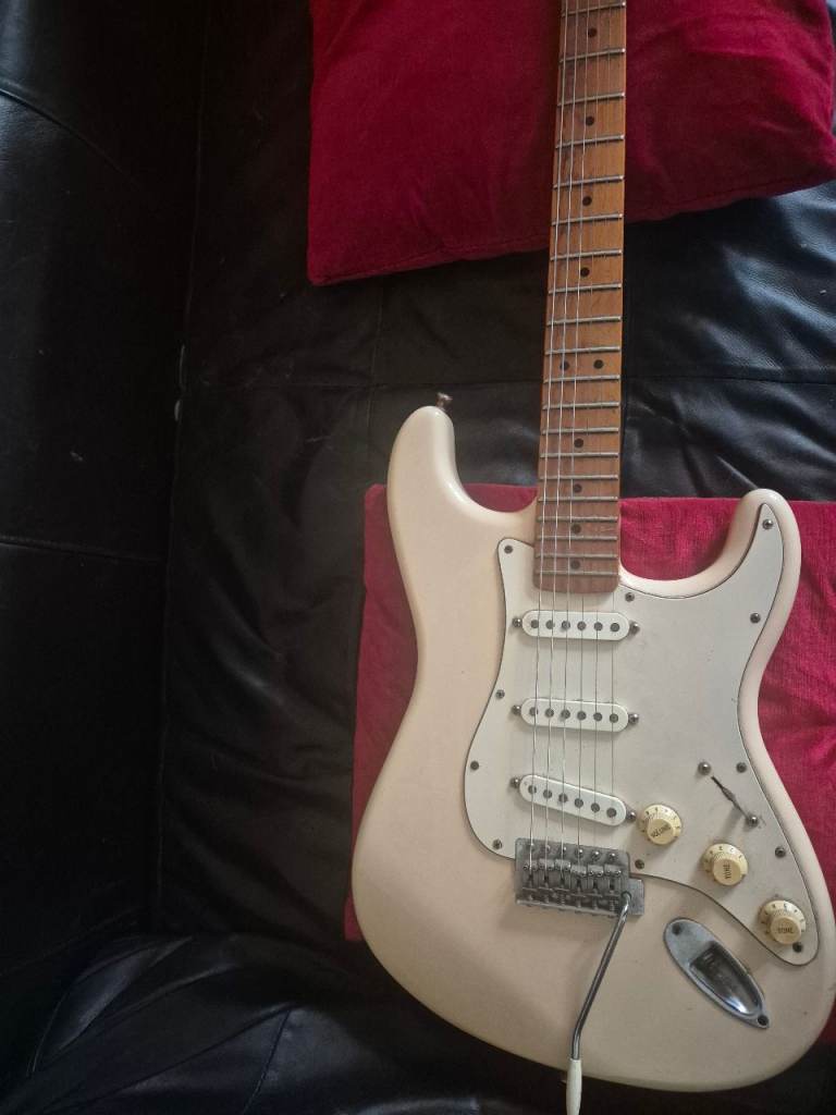 Fender Stratocaster Electric Guitar – Good Condition