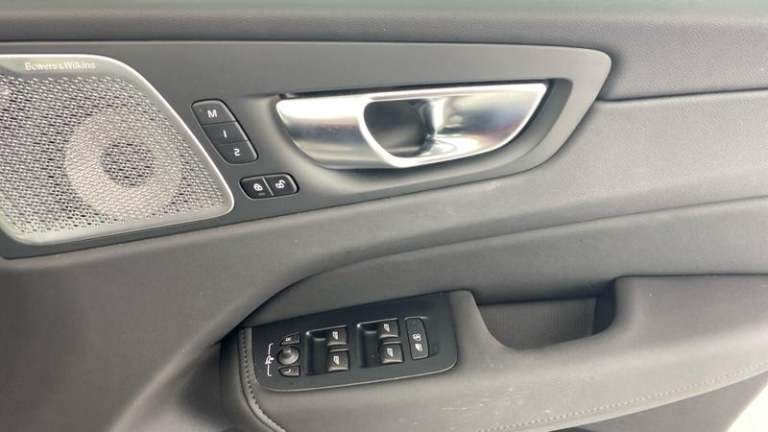 2025 Volvo XC60 Ultra T8 AWD Plug-in hybrid Electric/Petrol Bright Automatic SUV Hybrid Automatic