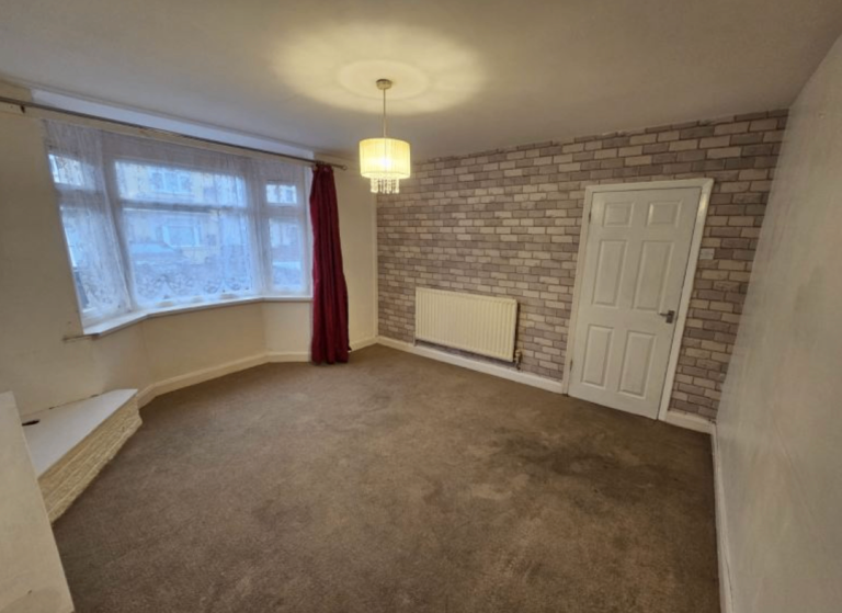 Spacious 3-Bedroom House | Renovated | Fitted Kitchen | Parking | Geneva Road, West Midlands DY4