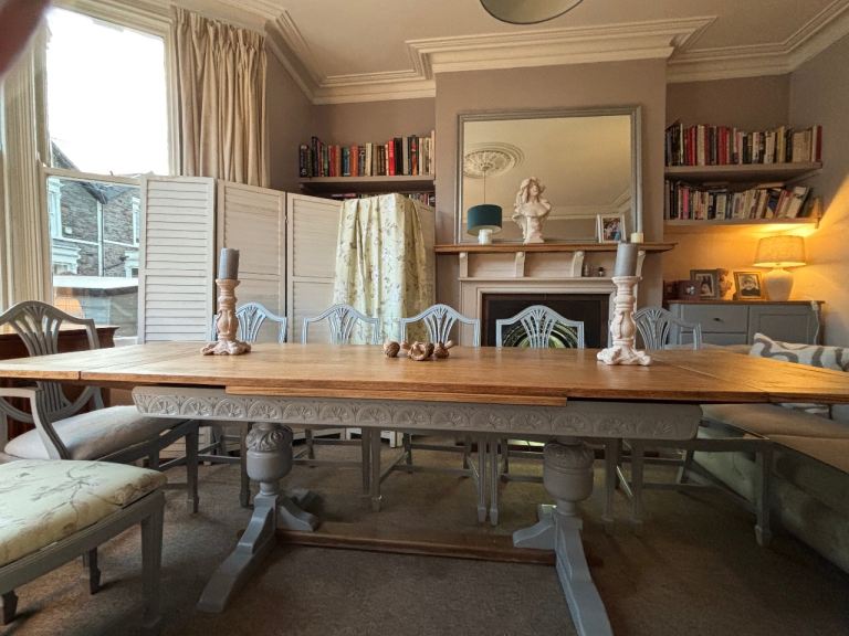 Stunning Huge Oak Refectory Dining Table & 8 Dining Chairs